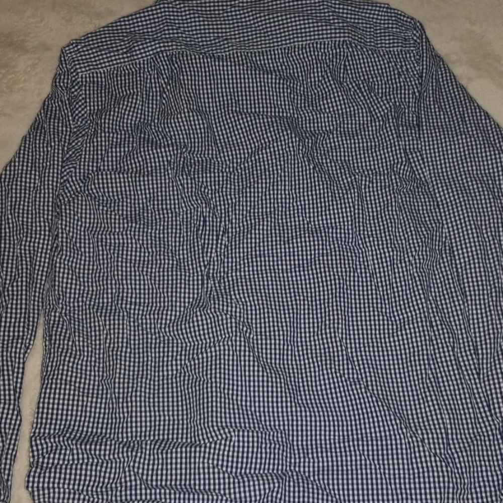 Button down - Picture 3 of 3